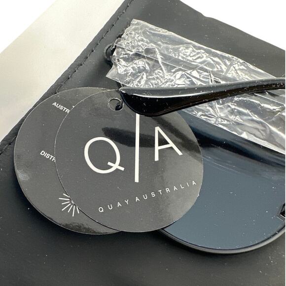 Quay Australia Blue-Mirrored Sunglasses with Case NEW - Picture 7 of 7